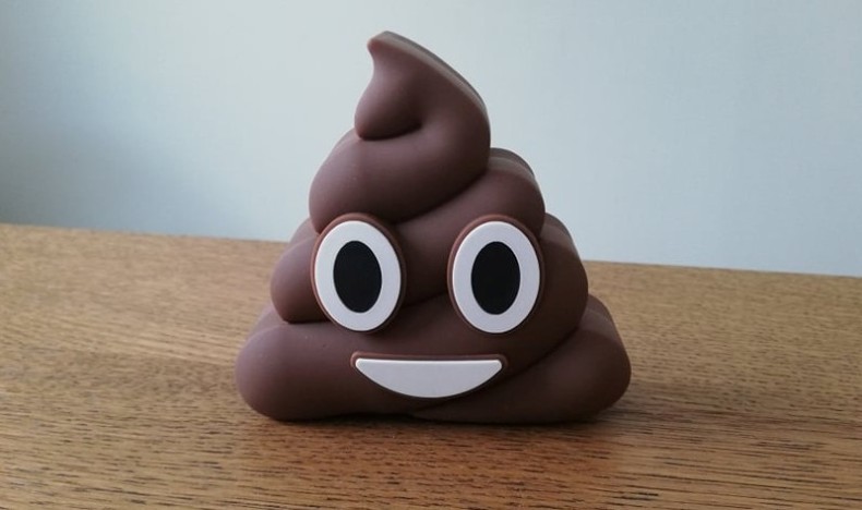 Lyst til å vinne en poop emoji-powerbank?